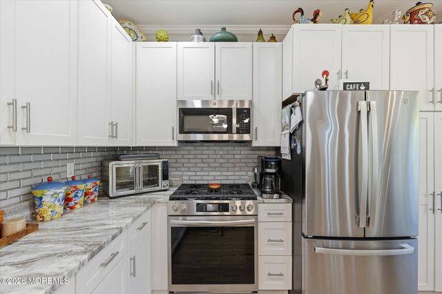 6 Fountain View Drive, Barnegat, NJ 08005