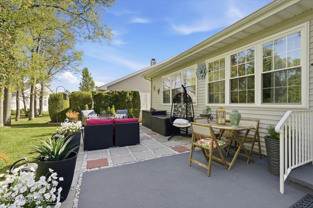 6 Fountain View Drive, Barnegat, NJ 08005