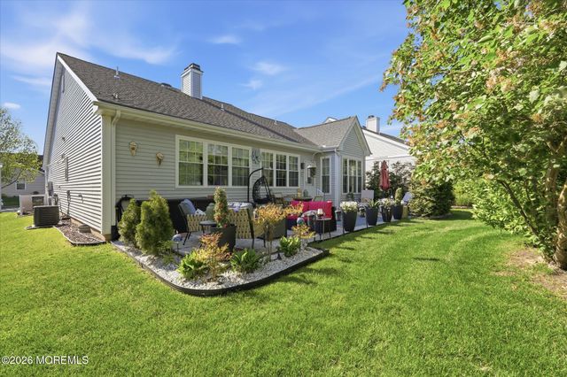 6 Fountain View Drive, Barnegat, NJ 08005