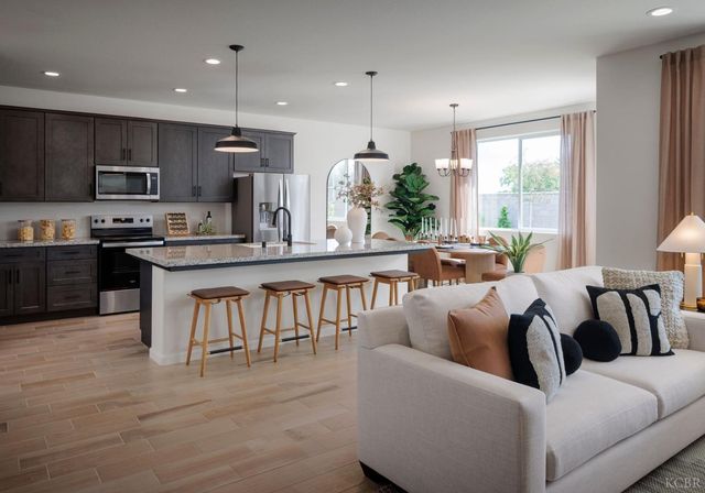 1735 W Buffalo Drive, Hanford, CA 93230