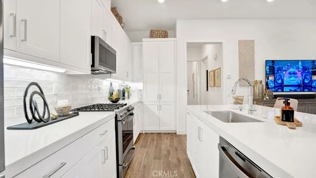 833 Sunrise Road, Rancho Mission Viejo, CA 92694