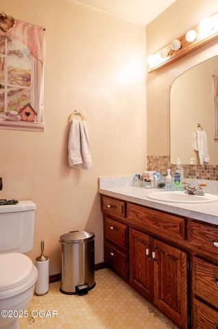 303 N Hudson Avenue, Aurora, MO 65605