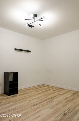 303 N Hudson Avenue, Aurora, MO 65605