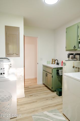 303 N Hudson Avenue, Aurora, MO 65605