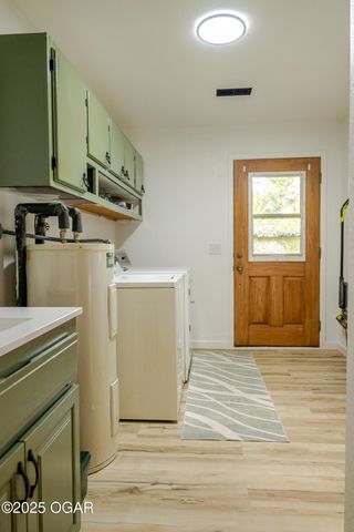 303 N Hudson Avenue, Aurora, MO 65605