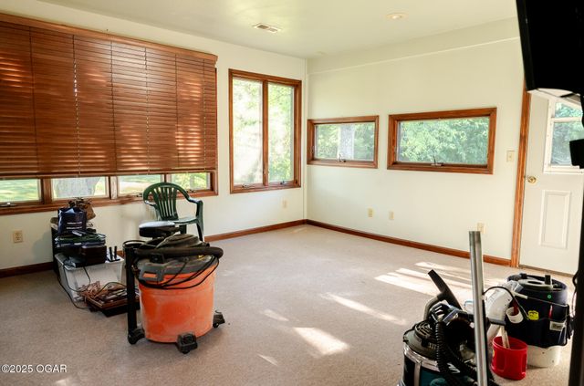 303 N Hudson Avenue, Aurora, MO 65605