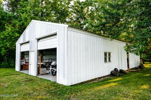 303 N Hudson Avenue, Aurora, MO 65605