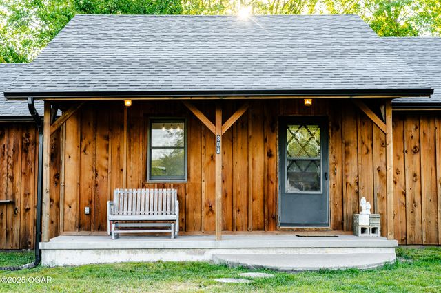 303 N Hudson Avenue, Aurora, MO 65605