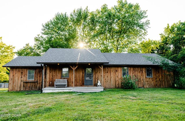 303 N Hudson Avenue, Aurora, MO 65605