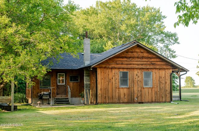 303 N Hudson Avenue, Aurora, MO 65605