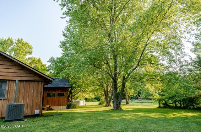 303 N Hudson Avenue, Aurora, MO 65605