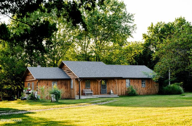 303 N Hudson Avenue, Aurora, MO 65605