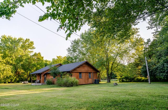 303 N Hudson Avenue, Aurora, MO 65605