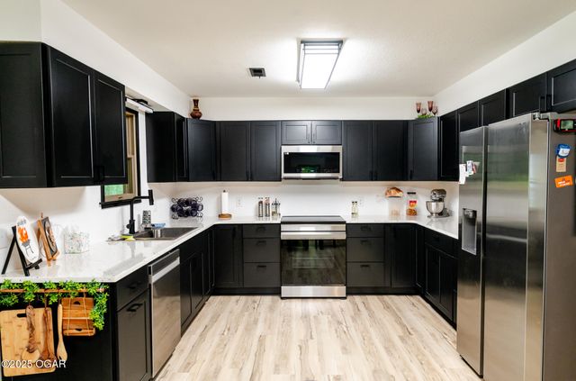 303 N Hudson Avenue, Aurora, MO 65605