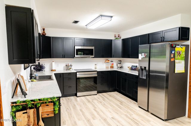 303 N Hudson Avenue, Aurora, MO 65605