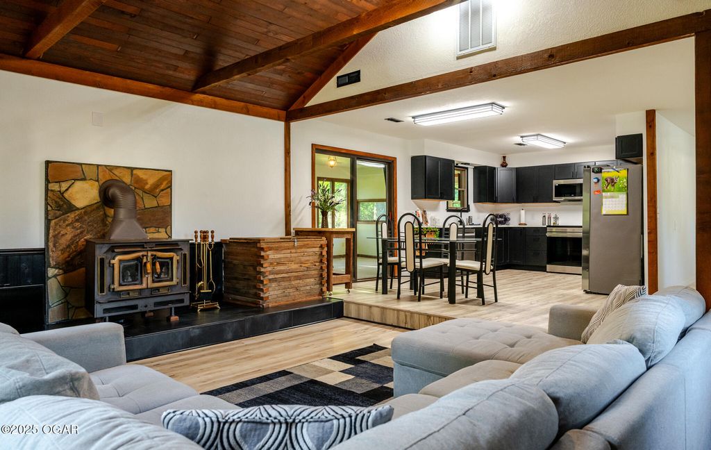 303 N Hudson Avenue, Aurora, MO 65605