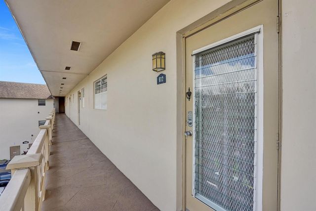 4800 NW 35th Street 612, Lauderdale Lakes, FL 33319