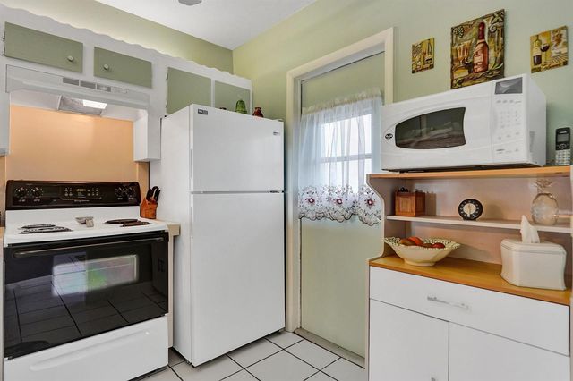 4800 NW 35th Street 612, Lauderdale Lakes, FL 33319