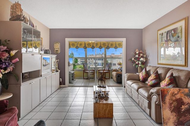 4800 NW 35th Street 612, Lauderdale Lakes, FL 33319