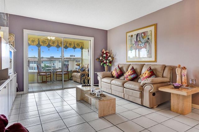 4800 NW 35th Street 612, Lauderdale Lakes, FL 33319