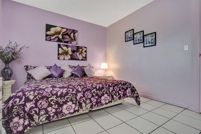 4800 NW 35th Street 612, Lauderdale Lakes, FL 33319