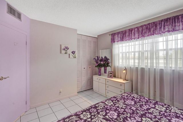 4800 NW 35th Street 612, Lauderdale Lakes, FL 33319
