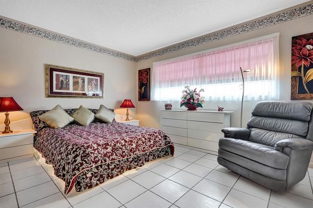 4800 NW 35th Street 612, Lauderdale Lakes, FL 33319