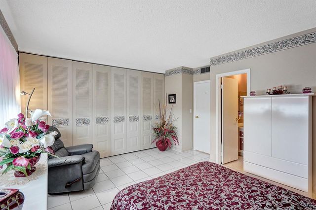 4800 NW 35th Street 612, Lauderdale Lakes, FL 33319