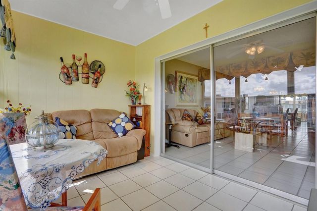 4800 NW 35th Street 612, Lauderdale Lakes, FL 33319