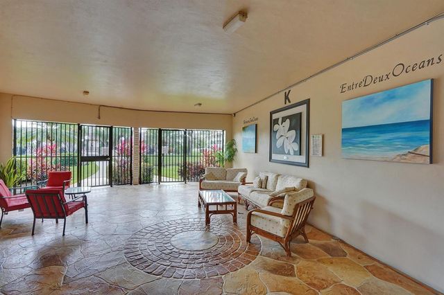 4800 NW 35th Street 612, Lauderdale Lakes, FL 33319