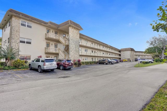 4800 NW 35th Street 612, Lauderdale Lakes, FL 33319