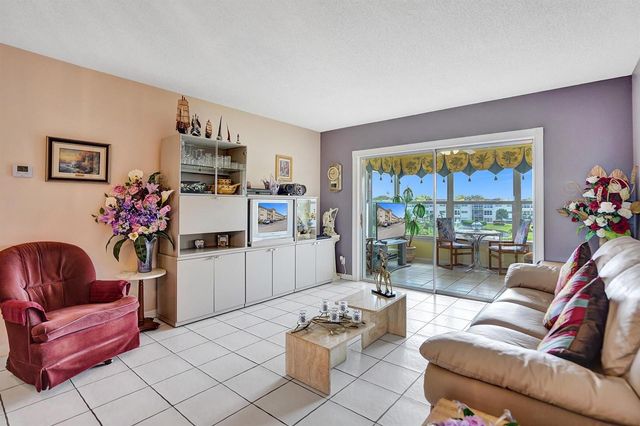 4800 NW 35th Street 612, Lauderdale Lakes, FL 33319
