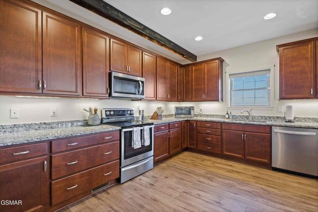 706 Chestnut Drive, Gatlinburg, TN 37738
