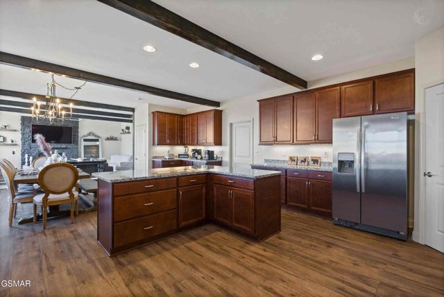 706 Chestnut Drive, Gatlinburg, TN 37738