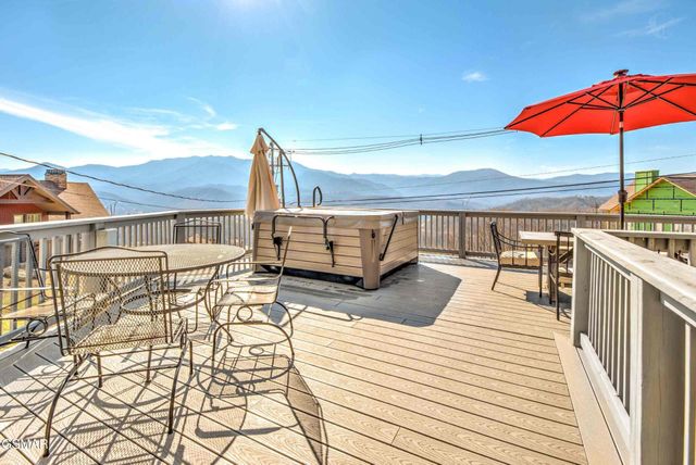 706 Chestnut Drive, Gatlinburg, TN 37738