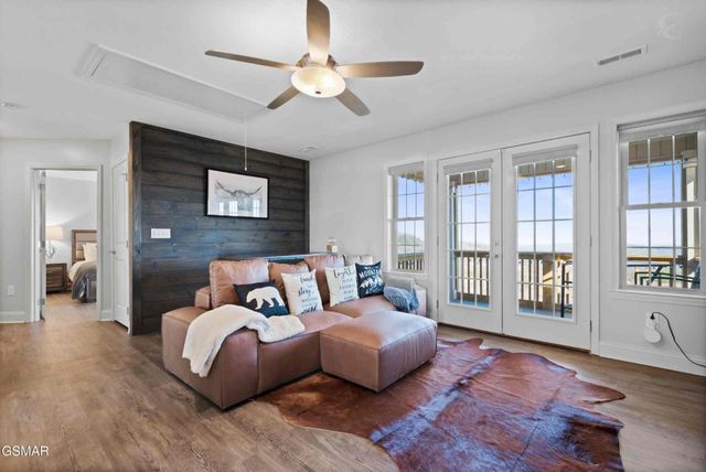 706 Chestnut Drive, Gatlinburg, TN 37738