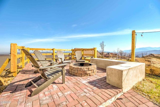 706 Chestnut Drive, Gatlinburg, TN 37738