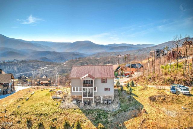 706 Chestnut Drive, Gatlinburg, TN 37738