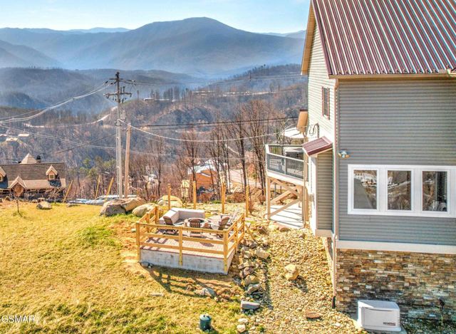 706 Chestnut Drive, Gatlinburg, TN 37738