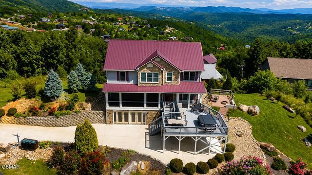 706 Chestnut Drive, Gatlinburg, TN 37738