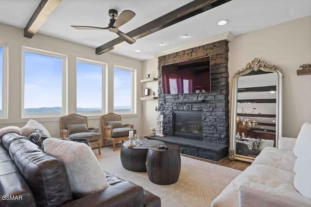 706 Chestnut Drive, Gatlinburg, TN 37738