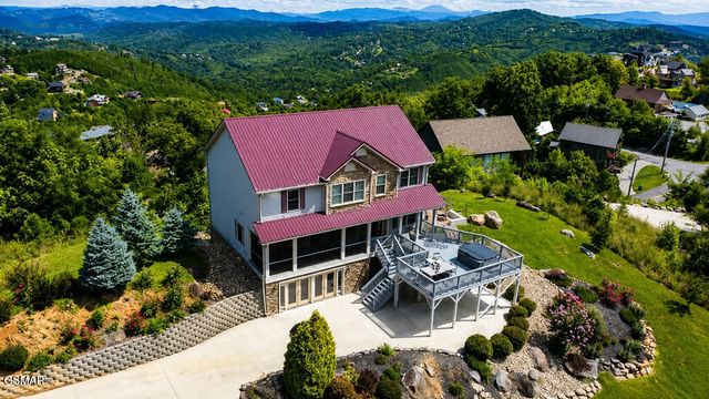 706 Chestnut Drive, Gatlinburg, TN 37738