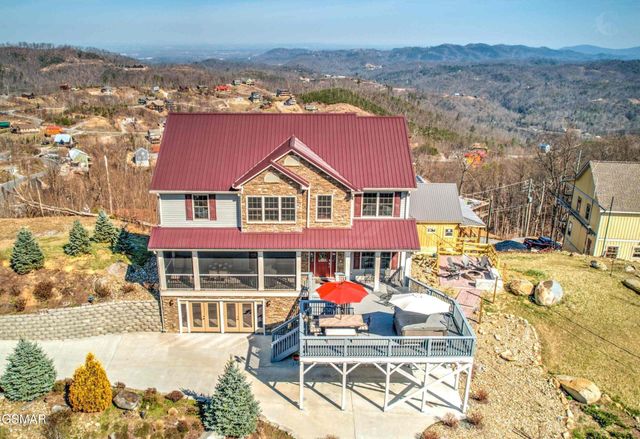 706 Chestnut Drive, Gatlinburg, TN 37738