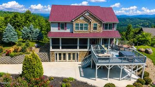 706 Chestnut Drive, Gatlinburg, TN 37738