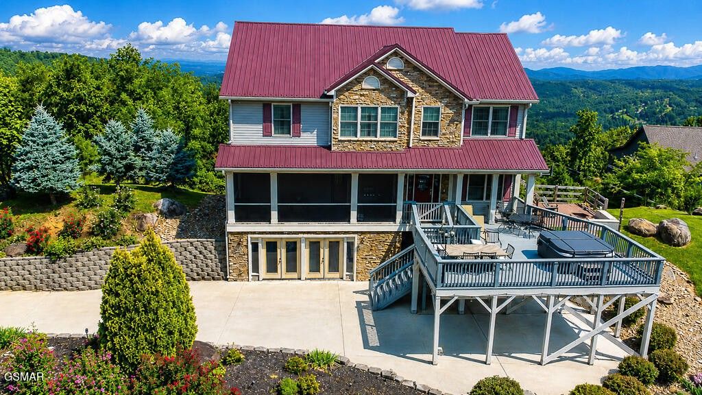 706 Chestnut Drive, Gatlinburg, TN 37738