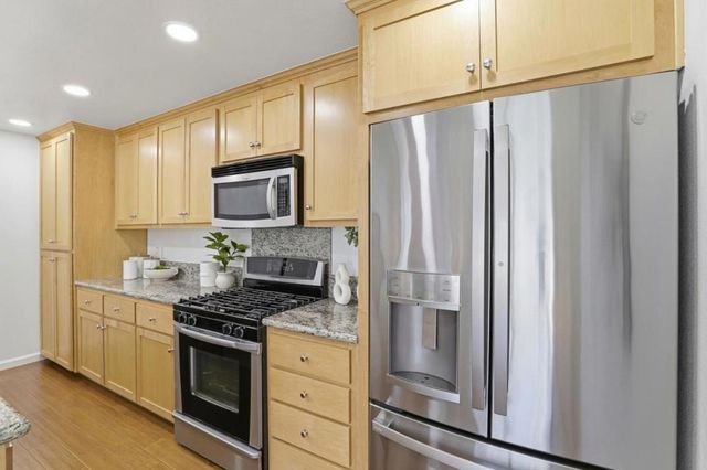 1035 Scotia Terrace 304, Sunnyvale, CA 94089