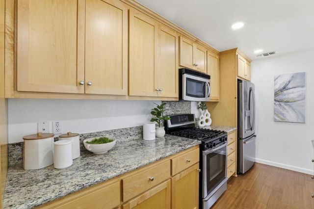 1035 Scotia Terrace 304, Sunnyvale, CA 94089