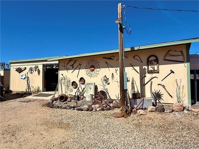 17305 N Lost Mine Drive, Dolan Springs, AZ 86441