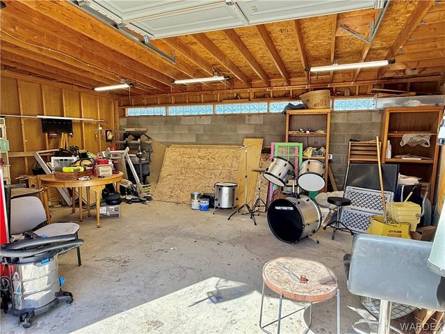 17305 N Lost Mine Drive, Dolan Springs, AZ 86441