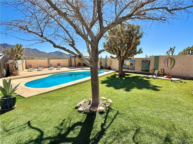 17305 N Lost Mine Drive, Dolan Springs, AZ 86441